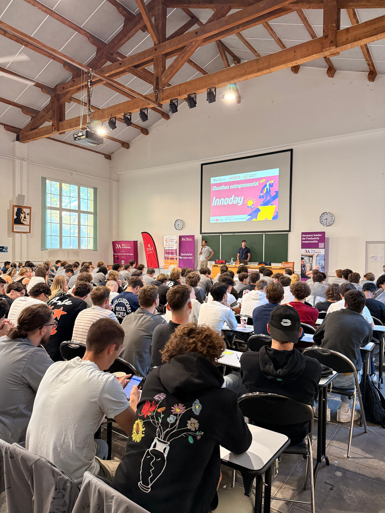 Hackathon — salle pleine