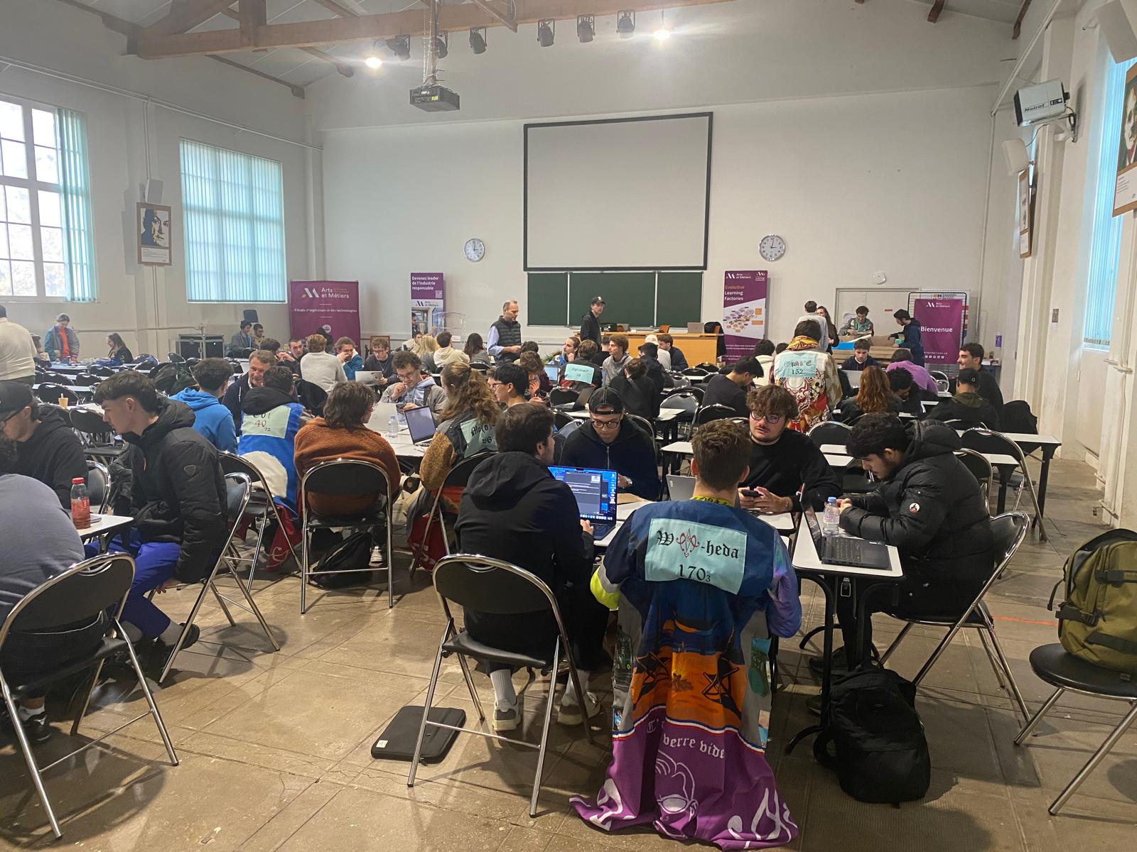 Hackathon ENSAM — salle pleine